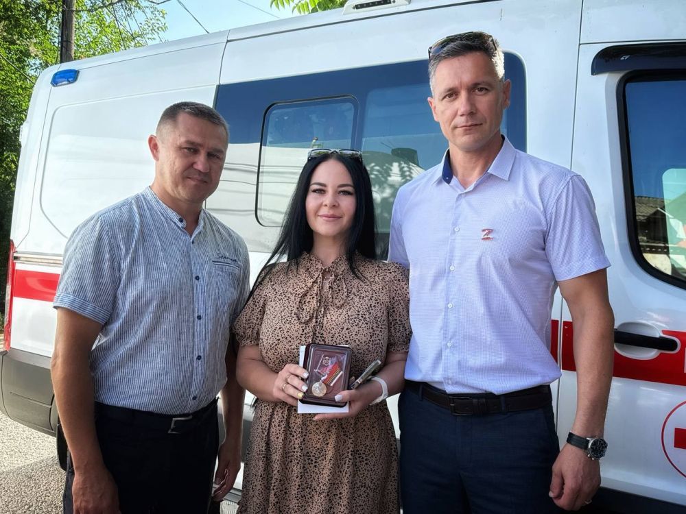 Александр Дудинов: Сегодня выполнил важную и приятную миссию - передал медаль «80 лет освобождения Крыма от фашистских захватчиков» дочери нашего земляка, который в эти дни находится в зоне СВО Александр Дудинов: Сегодня выполнил важную и приятную миссию - передал медаль «80 лет освобождения Крыма от фашистских захватчиков» дочери нашего земляка, который в эти дни находится в зоне СВО