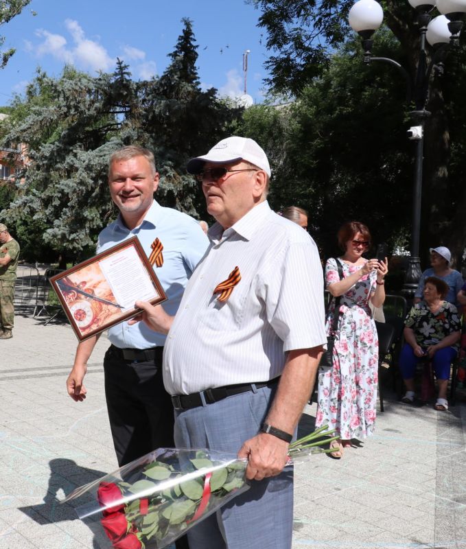 Игорь Ткаченко: Поздравил с 83-летием председателя Феодосийской городской общественной организации социальной поддержки ветеранов войны, труда, военной службы и правоохранительных органов Валерия Сергеевича Ракитянского Игорь Ткаченко: Поздравил с 83-летием председателя Феодосийской городской общественной организации социальной поддержки ветеранов войны, труда, военной службы и правоохранительных органов Валерия Сергеевича Ракитянского