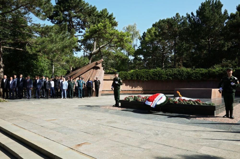 Сегодня, 22 июня, в День памяти и скорби, по всему Крыму прошли мероприятия с участием личного состава подразделений Главного управления Сегодня, 22 июня, в День памяти и скорби, по всему Крыму прошли мероприятия с участием личного состава подразделений Главного управления