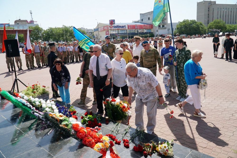 В Евпатории прошли мероприятия, посвященные Дню памяти и скорби В Евпатории прошли мероприятия, посвященные Дню памяти и скорби