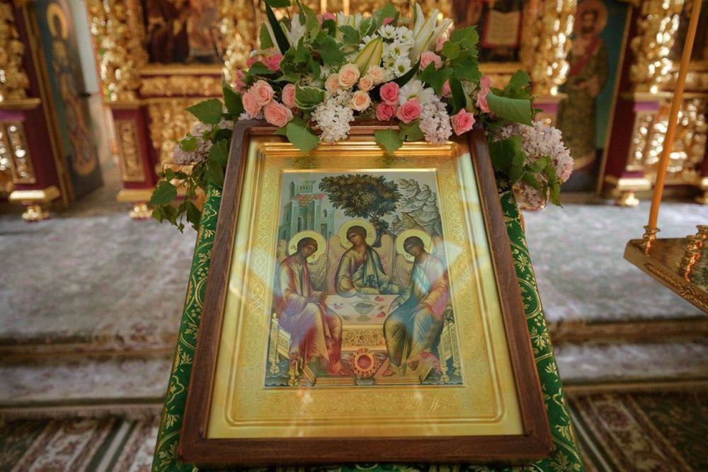 Власти Крыма поздравили крымчан с праздником Святой Троицы Власти Крыма поздравили крымчан с праздником Святой Троицы