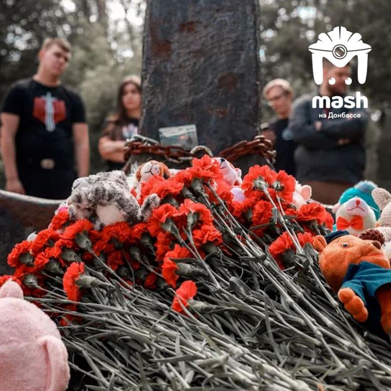 Дончане почтили память погибших при ударе по пляжу в Севастополе Дончане почтили память погибших при ударе по пляжу в Севастополе