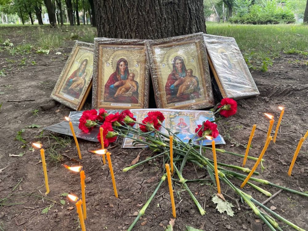 Донецкая и Мариупольская команды "Рассвет" - молодежь из Донбасса, выражает соболезнования родным и близким погибших Донецкая и Мариупольская команды "Рассвет" - молодежь из Донбасса, выражает соболезнования родным и близким погибших