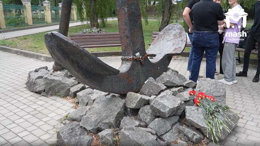 Дончане почтили память погибших при ударе по пляжу в Севастополе Дончане почтили память погибших при ударе по пляжу в Севастополе