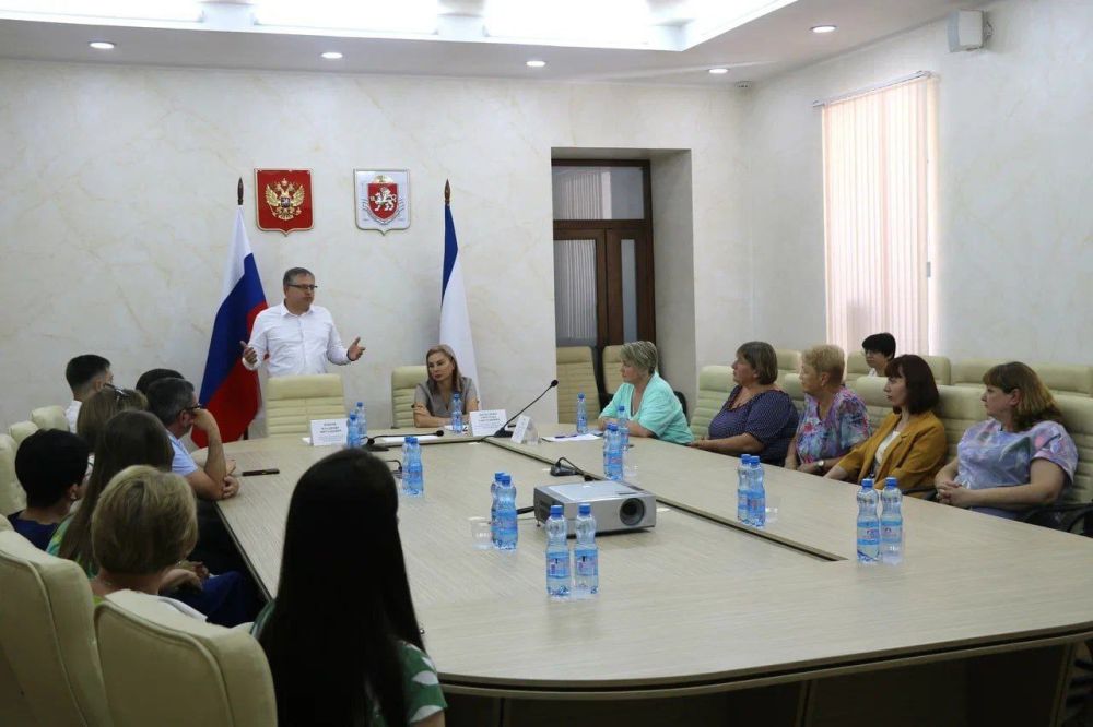 Валентина Лаврик: В Министерстве образования, науки и молодежи Республики Крым состоялось награждение победителей... Валентина Лаврик: В Министерстве образования, науки и молодежи Республики Крым состоялось награждение победителей...