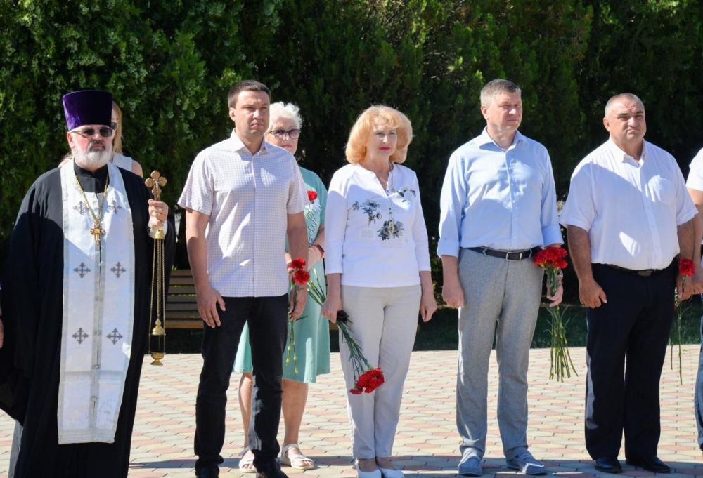 Эммилия Леонова: Сегодня совместно с главой администрации Александром Юрьевичем Юрьевым приняли участие в мероприятии, посвященном Дню памяти жертв депортации из Крыма армян, болгар и греков Эммилия Леонова: Сегодня совместно с главой администрации Александром Юрьевичем Юрьевым приняли участие в мероприятии, посвященном Дню памяти жертв депортации из Крыма армян, болгар и греков