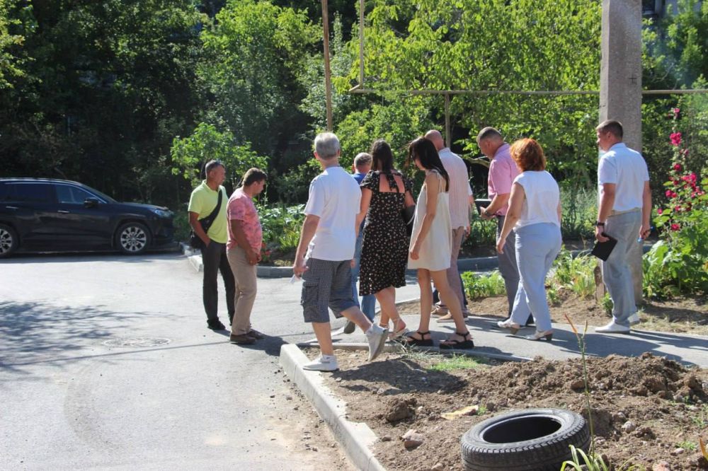 #в_диалоге_с_керчанами. Городские власти встретились с жителями МКД по ул. орького, 27. а встрече присутствовали заместитель... #в_диалоге_с_керчанами. Городские власти встретились с жителями МКД по ул. орького, 27. а встрече присутствовали заместитель...