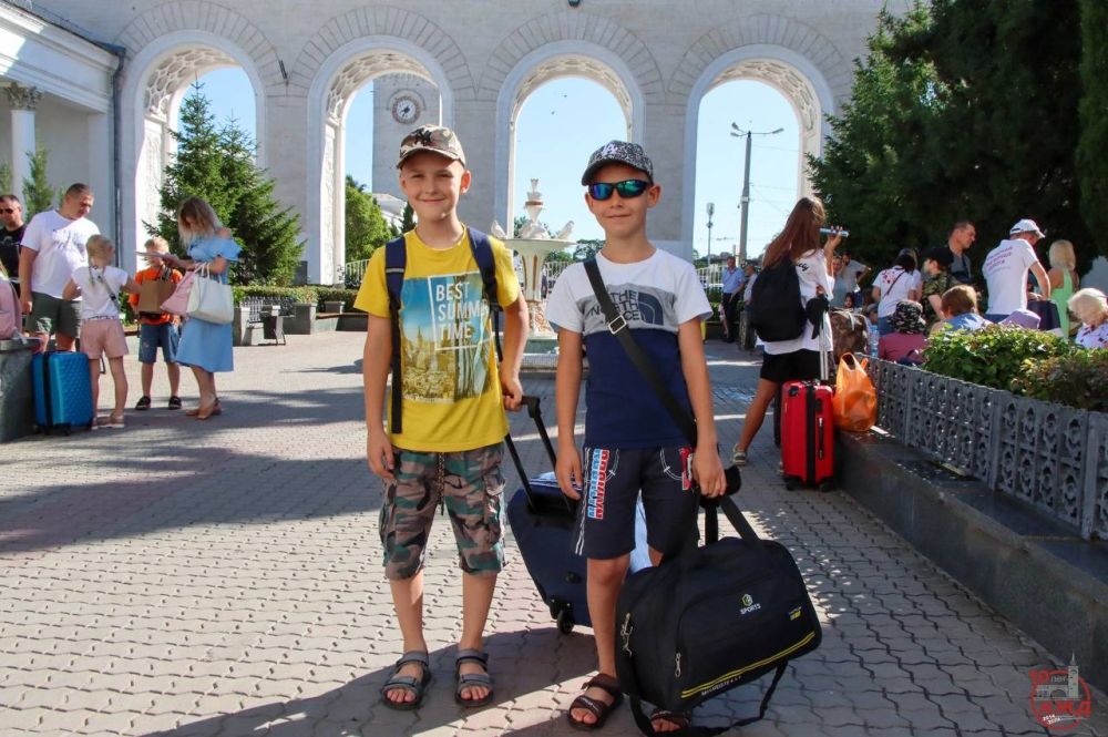 Жаркое лето в ДОЛ «Айвазовский»! Жаркое лето в ДОЛ «Айвазовский»!