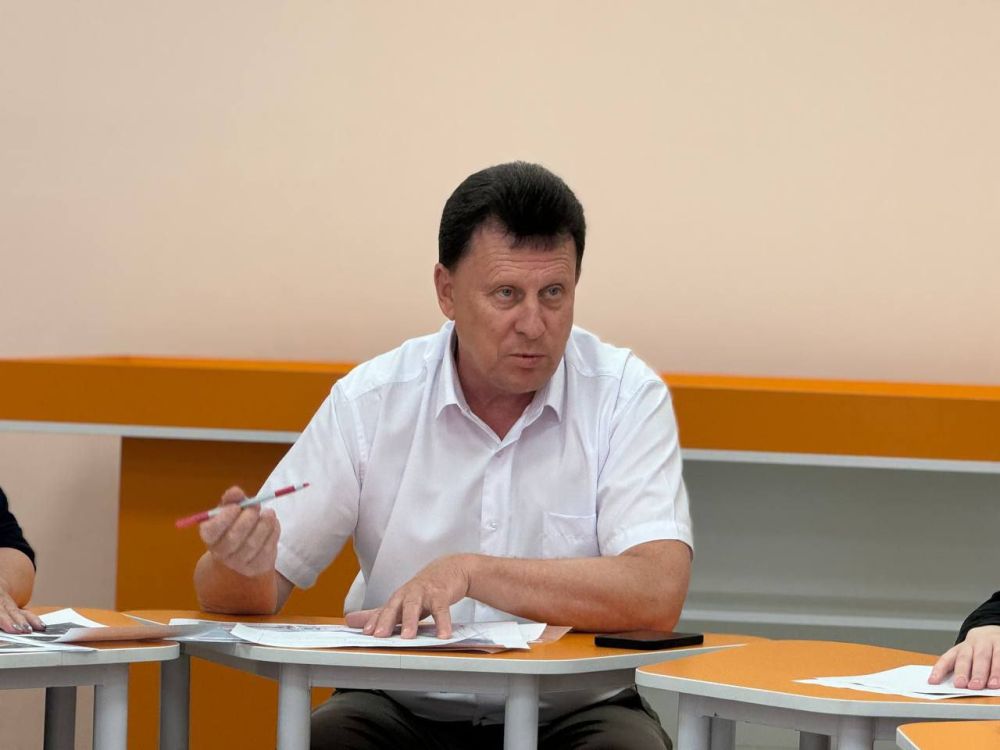 Глава администрации Василий Телиженко провел встречу с молодежным активом, обсудили вопросы благоустройства общественной... Глава администрации Василий Телиженко провел встречу с молодежным активом, обсудили вопросы благоустройства общественной...