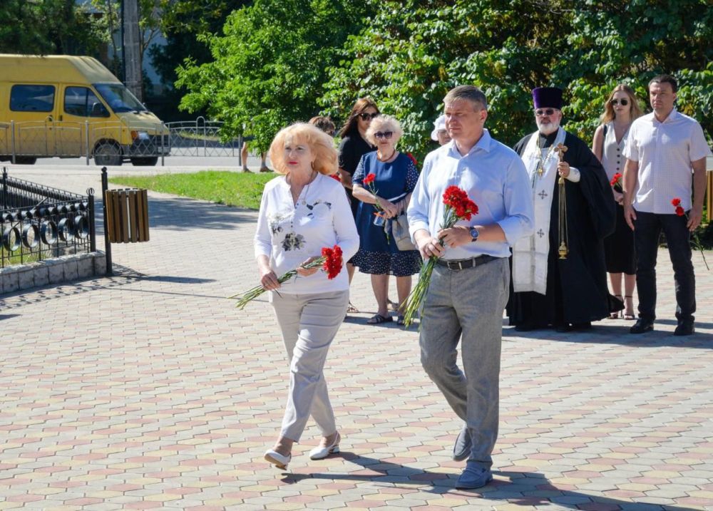 Эммилия Леонова: Сегодня совместно с главой администрации Александром Юрьевичем Юрьевым приняли участие в мероприятии, посвященном Дню памяти жертв депортации из Крыма армян, болгар и греков Эммилия Леонова: Сегодня совместно с главой администрации Александром Юрьевичем Юрьевым приняли участие в мероприятии, посвященном Дню памяти жертв депортации из Крыма армян, болгар и греков
