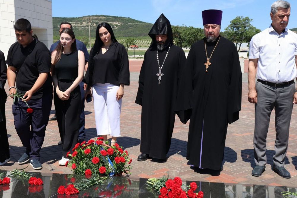 В Республике Крым состоялись траурные мероприятия, приуроченные ко Дню памяти жертв депортации армян, болгар, греков В Республике Крым состоялись траурные мероприятия, приуроченные ко Дню памяти жертв депортации армян, болгар, греков