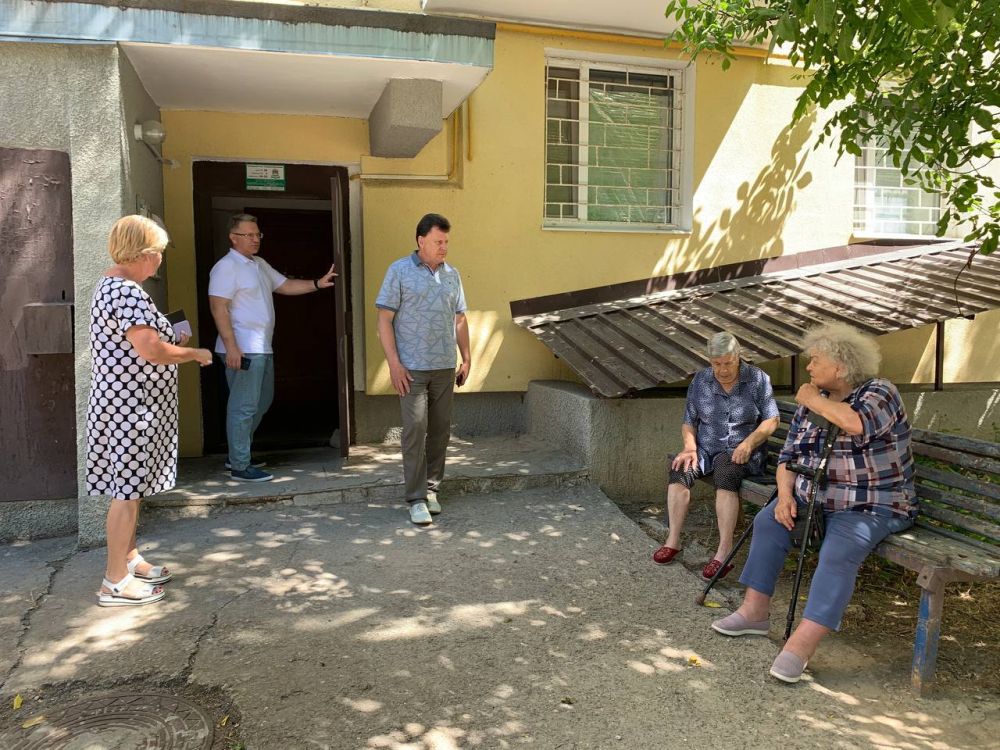 Василий Телиженко: Друзья, мы с вами живем в прекрасном и уютном городе, и наша общая цель сделать Армянск еще более ухоженным и красивым Василий Телиженко: Друзья, мы с вами живем в прекрасном и уютном городе, и наша общая цель сделать Армянск еще более ухоженным и красивым