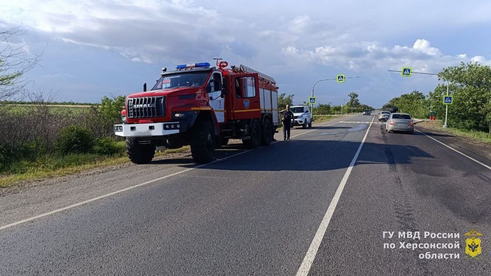 В Херсонской области автоинспекторы предотвратили возгорание пшеничного поля в Геническом районе В Херсонской области автоинспекторы предотвратили возгорание пшеничного поля в Геническом районе