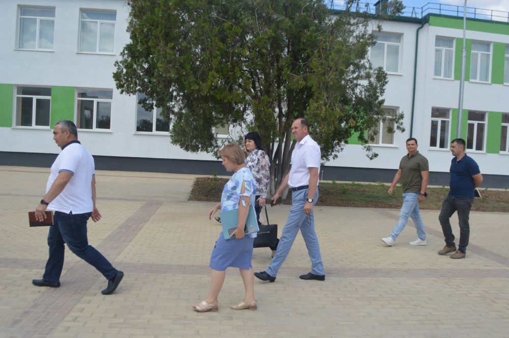 Валентина Лаврик: С рабочим визитом посетила Уютненскую школу – гимназию Сакского района Валентина Лаврик: С рабочим визитом посетила Уютненскую школу – гимназию Сакского района