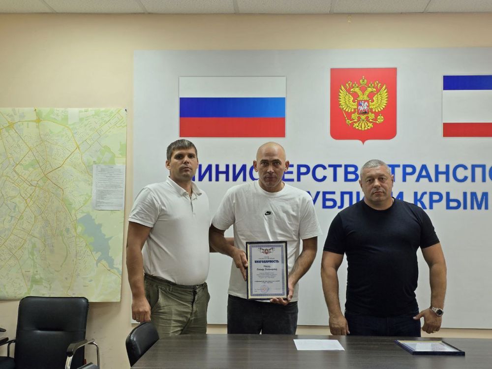 Николай Лукашенко: Совместно с помощником Главы Республики Крым Станиславом Грецким вручил заслуженные республиканские... Николай Лукашенко: Совместно с помощником Главы Республики Крым Станиславом Грецким вручил заслуженные республиканские...