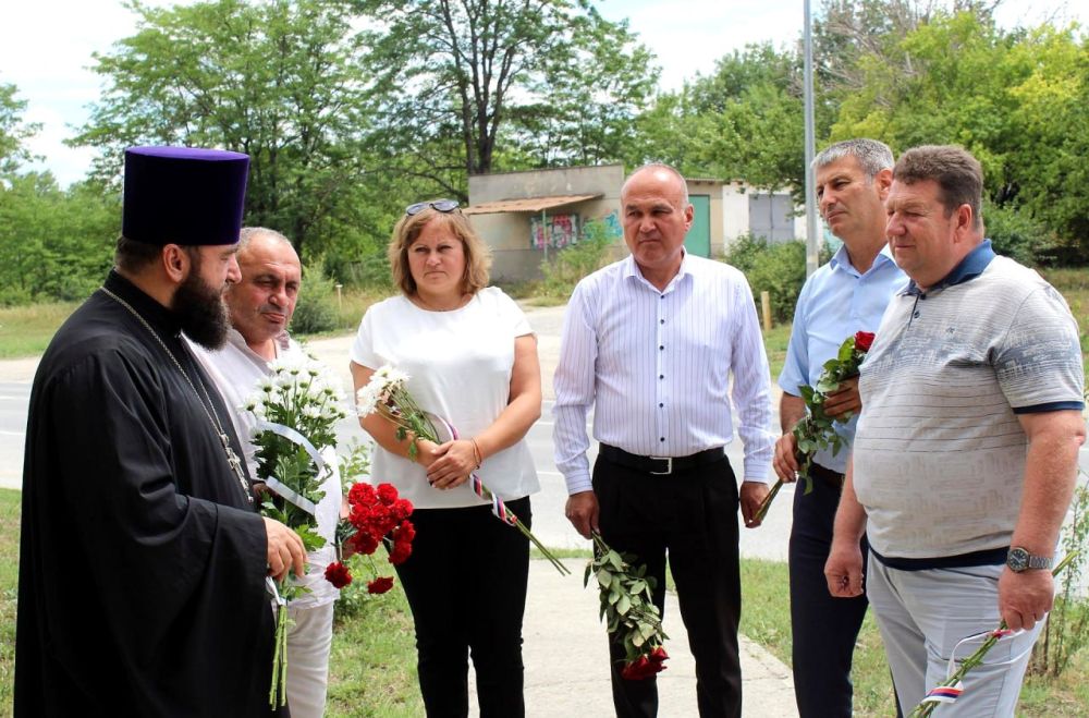 25 июня 2024 года в Белогорском районе состоялась церемония возложения цветов к памятнику невинным жертвам тоталитарного режима 25 июня 2024 года в Белогорском районе состоялась церемония возложения цветов к памятнику невинным жертвам тоталитарного режима