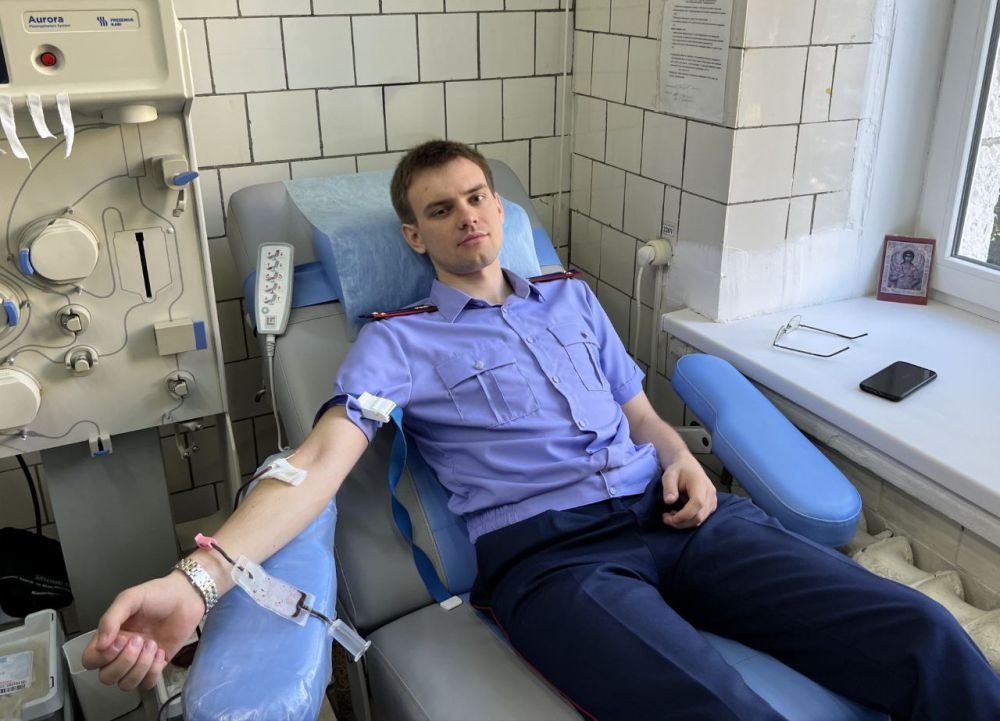 ПО ЗОВУ СЕРДЦА. Следователи СК со всего полуострова в эти дни сдают кровь для нуждающихся ПО ЗОВУ СЕРДЦА. Следователи СК со всего полуострова в эти дни сдают кровь для нуждающихся