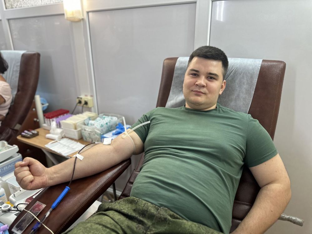 ПО ЗОВУ СЕРДЦА. Следователи СК со всего полуострова в эти дни сдают кровь для нуждающихся ПО ЗОВУ СЕРДЦА. Следователи СК со всего полуострова в эти дни сдают кровь для нуждающихся