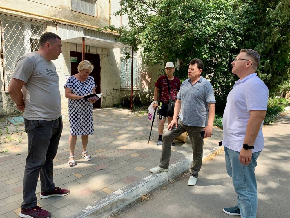 Василий Телиженко: Друзья, мы с вами живем в прекрасном и уютном городе, и наша общая цель сделать Армянск еще более ухоженным и красивым Василий Телиженко: Друзья, мы с вами живем в прекрасном и уютном городе, и наша общая цель сделать Армянск еще более ухоженным и красивым
