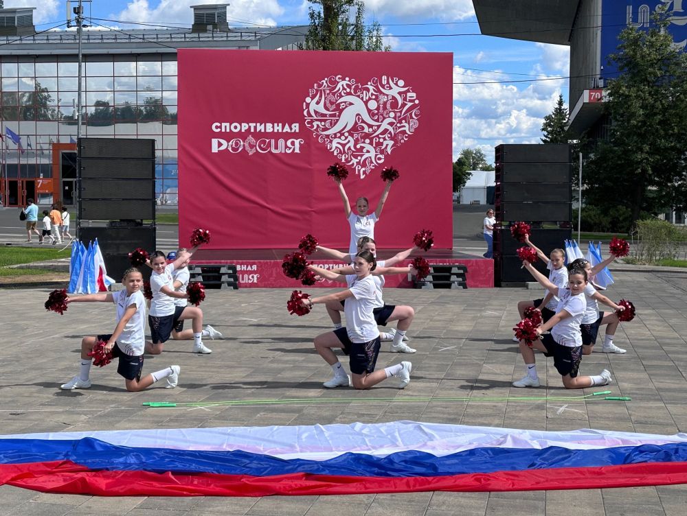 Министр спорта Ольга Торубарова совместно с президентом Федерация роуп скиппинга ( спортивной скакалки) Республики Крым... Министр спорта Ольга Торубарова совместно с президентом Федерация роуп скиппинга ( спортивной скакалки) Республики Крым...