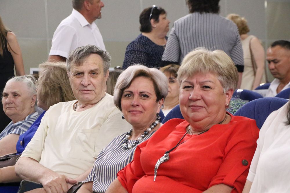 Ольга Урайкина: Сегодня в Бахчисарайском районном доме культуры для выпускников, их родителей и учителей состоялась торжественная церемония награждения лучших выпускников 2024 года под названием: «Звездный старт» Ольга Урайкина: Сегодня в Бахчисарайском районном доме культуры для выпускников, их родителей и учителей состоялась торжественная церемония награждения лучших выпускников 2024 года под названием: «Звездный старт»