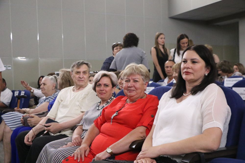 Ольга Урайкина: Сегодня в Бахчисарайском районном доме культуры для выпускников, их родителей и учителей состоялась торжественная церемония награждения лучших выпускников 2024 года под названием: «Звездный старт» Ольга Урайкина: Сегодня в Бахчисарайском районном доме культуры для выпускников, их родителей и учителей состоялась торжественная церемония награждения лучших выпускников 2024 года под названием: «Звездный старт»