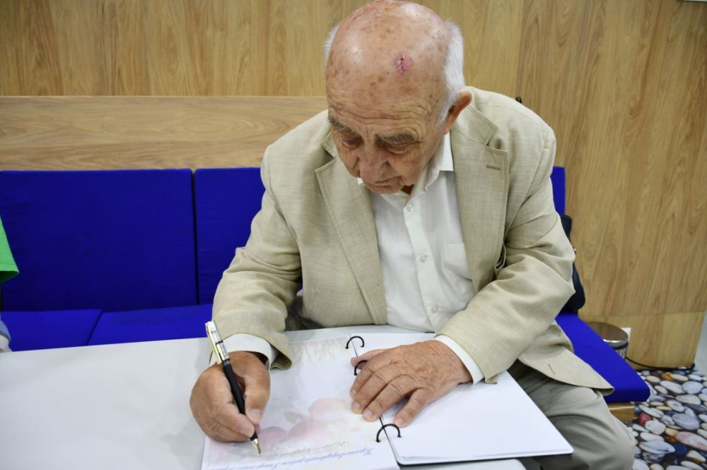 Василий Грабован: Вот и подошло к завершению пребывание команды Красногвардейского района на выставке «Россия» Василий Грабован: Вот и подошло к завершению пребывание команды Красногвардейского района на выставке «Россия»