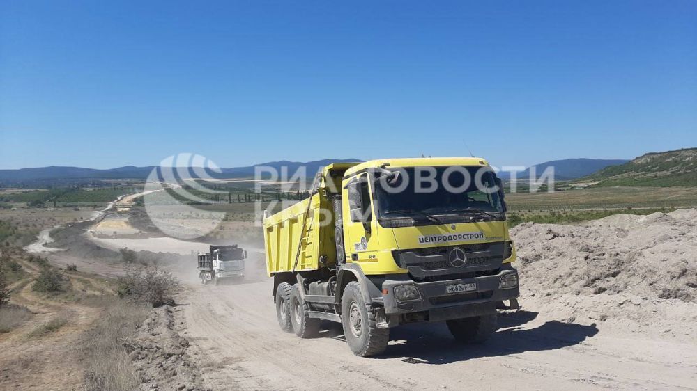 В Крыму строят дорогу, которая соединит "Тавриду" с курортами востока полуострова В Крыму строят дорогу, которая соединит "Тавриду" с курортами востока полуострова