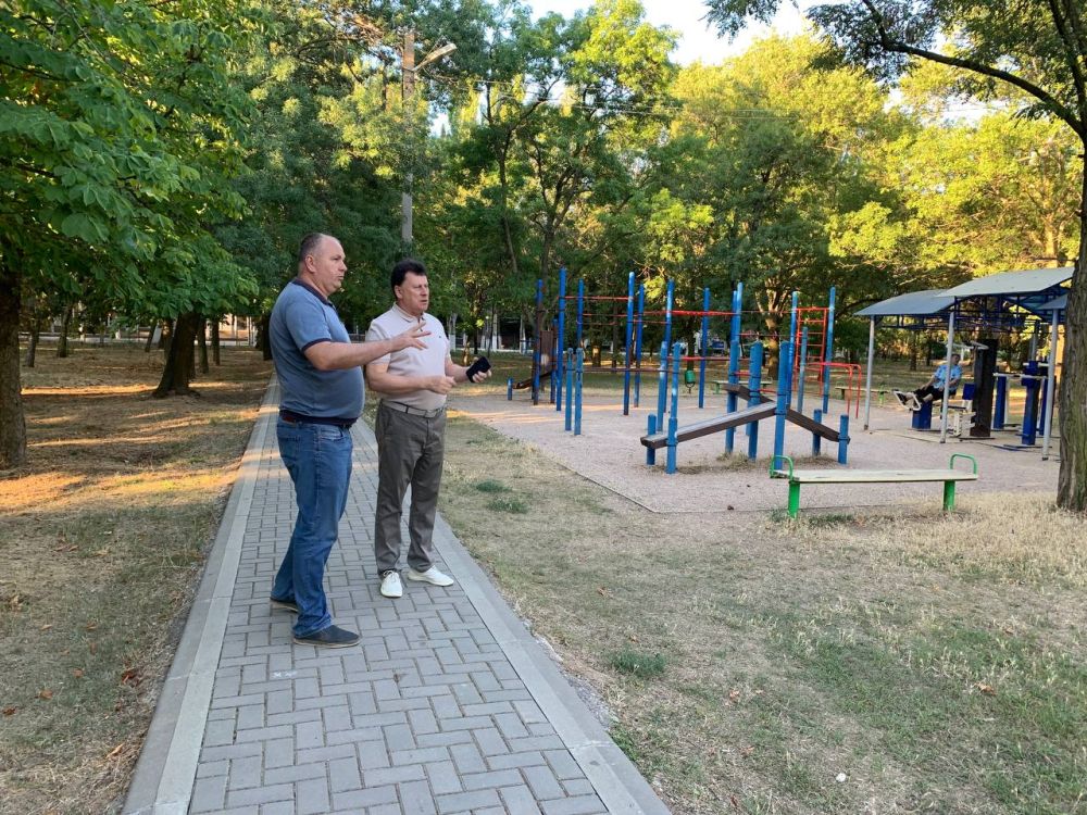 Василий Телиженко: Начал свой рабочий день с обхода городских территорий и посещения планерки АО «Благоустройство», с которой начинается каждое утро для работников предприятия Василий Телиженко: Начал свой рабочий день с обхода городских территорий и посещения планерки АО «Благоустройство», с которой начинается каждое утро для работников предприятия