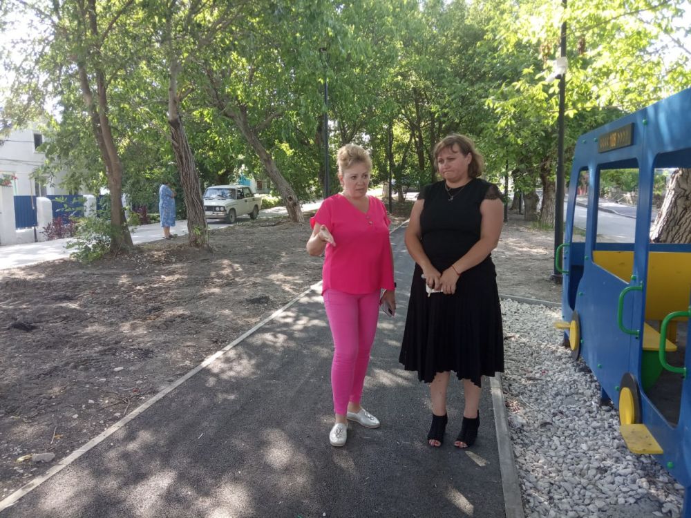 Светлана Маслова: Совместно с Главой администрации города Белогорск Валентиной Варавой осмотрели ход строительно-монтажных работ на объекте благоустройства общественной территории по ул.Гагарина Светлана Маслова: Совместно с Главой администрации города Белогорск Валентиной Варавой осмотрели ход строительно-монтажных работ на объекте благоустройства общественной территории по ул.Гагарина