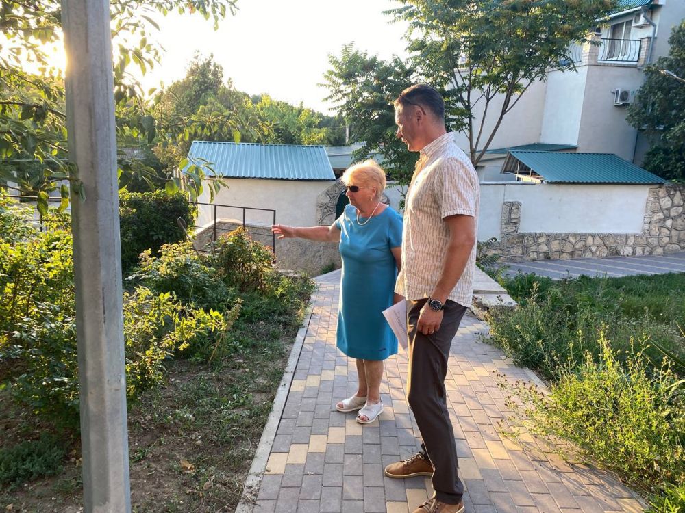 Александр Дудинов: Встретился с жителями многоквартирных домов по улице Димитрова в Черноморском Александр Дудинов: Встретился с жителями многоквартирных домов по улице Димитрова в Черноморском