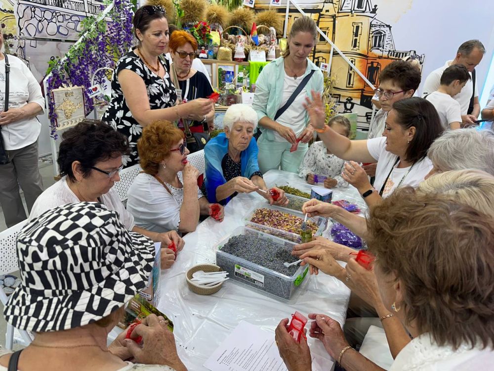 Антон Кравец: Тонкий лавандовый вкус манит в 75 павильон Республики Крым, где сегодня ждет своих гостей Нижнегорский район Антон Кравец: Тонкий лавандовый вкус манит в 75 павильон Республики Крым, где сегодня ждет своих гостей Нижнегорский район