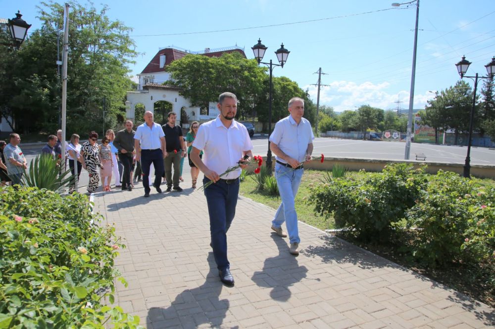 Дмитрий Скобликов: В преддверии Дня партизан и подпольщиков принял участие в церемонии возложения цветов к памятному знаку в честь партизан-подпольщиков, сражавшихся на бахчисарайской земле в годы Великой Отечественной войны 1941-1945 годов Дмитрий Скобликов: В преддверии Дня партизан и подпольщиков принял участие в церемонии возложения цветов к памятному знаку в честь партизан-подпольщиков, сражавшихся на бахчисарайской земле в годы Великой Отечественной войны 1941-1945 годов