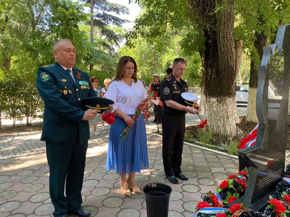 Жители Феодосии почтили память юных героев Жители Феодосии почтили память юных героев