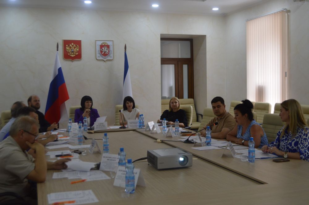 Валентина Лаврик: Проведено заседание Организационных комитетов по подготовке и проведению в 2024 году в Республике Крым Дня семьи, любви и верности, Года семьи Валентина Лаврик: Проведено заседание Организационных комитетов по подготовке и проведению в 2024 году в Республике Крым Дня семьи, любви и верности, Года семьи