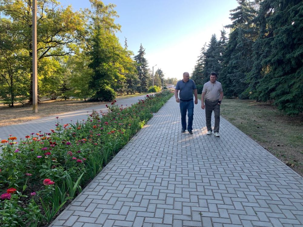 Василий Телиженко: Начал свой рабочий день с обхода городских территорий и посещения планерки АО «Благоустройство», с которой начинается каждое утро для работников предприятия Василий Телиженко: Начал свой рабочий день с обхода городских территорий и посещения планерки АО «Благоустройство», с которой начинается каждое утро для работников предприятия