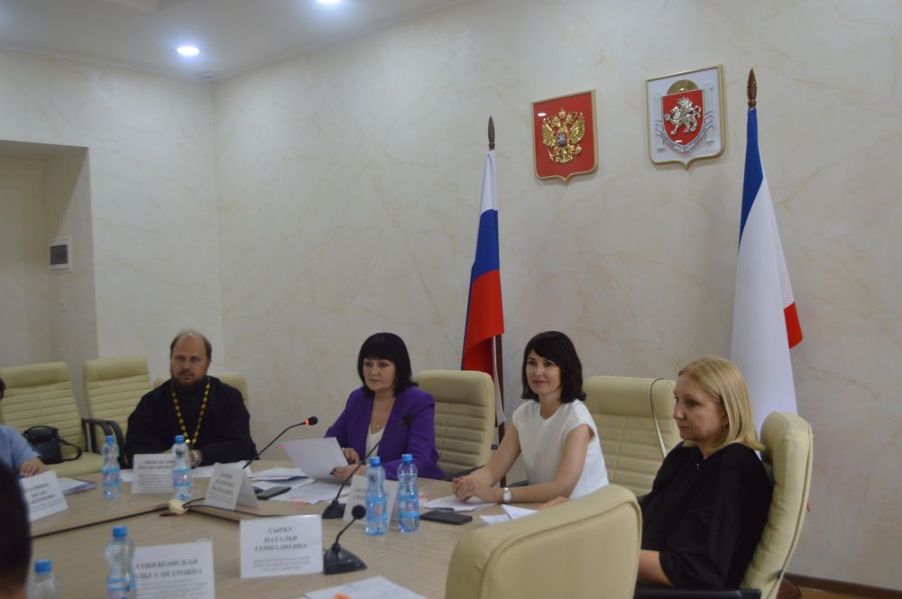Валентина Лаврик: Проведено заседание Организационных комитетов по подготовке и проведению в 2024 году в Республике Крым Дня семьи, любви и верности, Года семьи Валентина Лаврик: Проведено заседание Организационных комитетов по подготовке и проведению в 2024 году в Республике Крым Дня семьи, любви и верности, Года семьи