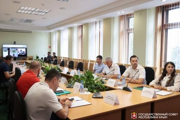 На заседании Комитета по имущественным и земельным отношениям, которое провела его председатель Евгения Добрыня, депутаты поддержали ряд профильных постановлений, рекомендовав их к рассмотрению крымским парламентом На заседании Комитета по имущественным и земельным отношениям, которое провела его председатель Евгения Добрыня, депутаты поддержали ряд профильных постановлений, рекомендовав их к рассмотрению крымским парламентом