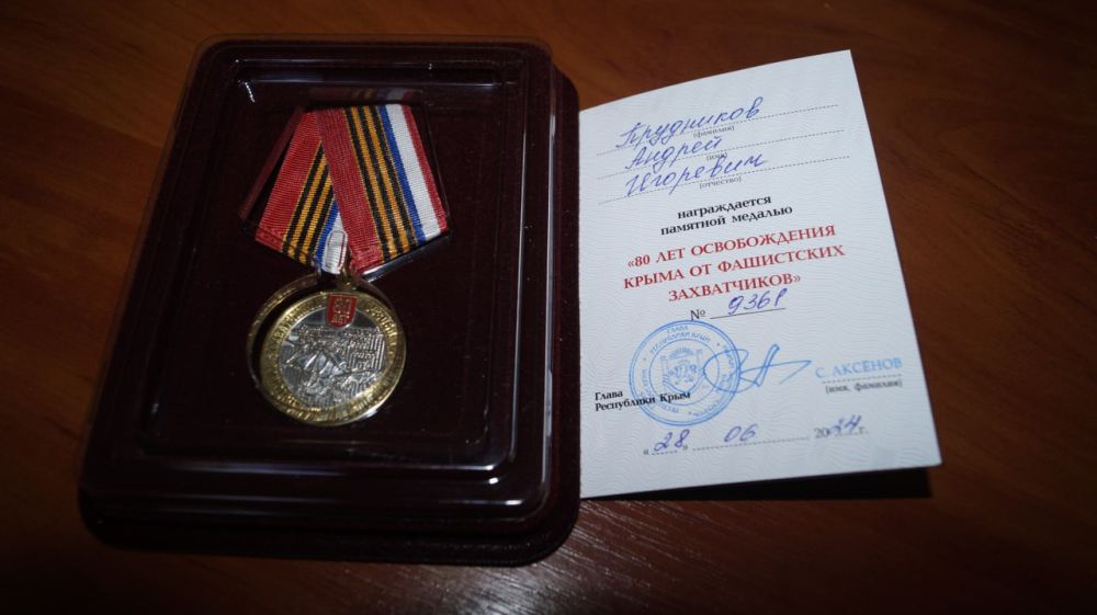 Первый заместитель главы администрации Советского района Валентина Орехова вручила Памятные медали «80 лет освобождения... Первый заместитель главы администрации Советского района Валентина Орехова вручила Памятные медали «80 лет освобождения...