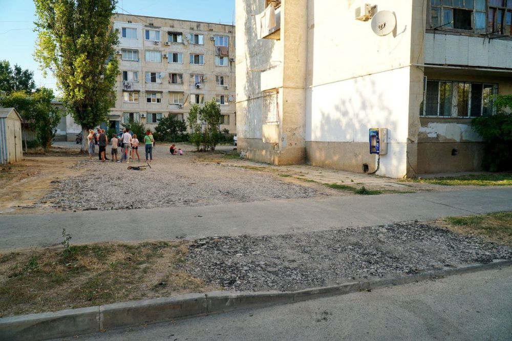 Александр Юрьев: По просьбе евпаторийцев встретился с жильцами домов по ул. апаева, 1, 3, 5 и ул. имирязева, 3, 4 Александр Юрьев: По просьбе евпаторийцев встретился с жильцами домов по ул. апаева, 1, 3, 5 и ул. имирязева, 3, 4