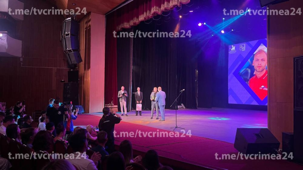 В Симферополе прошёл финал республиканской премии общественного признания «Крым молодёжный» В Симферополе прошёл финал республиканской премии общественного признания «Крым молодёжный»