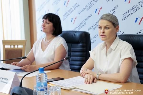 На заседании Комитета по имущественным и земельным отношениям, которое провела его председатель Евгения Добрыня, депутаты поддержали ряд профильных постановлений, рекомендовав их к рассмотрению крымским парламентом На заседании Комитета по имущественным и земельным отношениям, которое провела его председатель Евгения Добрыня, депутаты поддержали ряд профильных постановлений, рекомендовав их к рассмотрению крымским парламентом