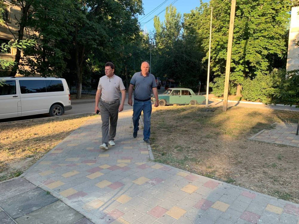 Василий Телиженко: Начал свой рабочий день с обхода городских территорий и посещения планерки АО «Благоустройство», с которой начинается каждое утро для работников предприятия Василий Телиженко: Начал свой рабочий день с обхода городских территорий и посещения планерки АО «Благоустройство», с которой начинается каждое утро для работников предприятия