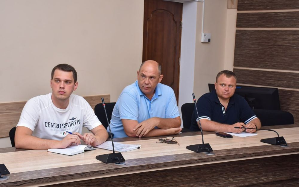 Жители Евпатории получили консультации по вопросам имущественной и земельной сферы Жители Евпатории получили консультации по вопросам имущественной и земельной сферы
