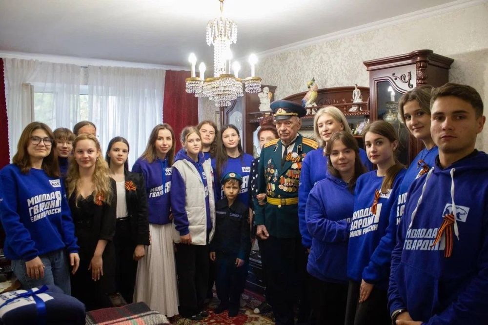 С ДНЁМ МОЛОДЁЖИ!. Крымское региональное отделение «Молодой Гвардии» от всей души поздравляет молодых парней и девушек нашего... С ДНЁМ МОЛОДЁЖИ!. Крымское региональное отделение «Молодой Гвардии» от всей души поздравляет молодых парней и девушек нашего...