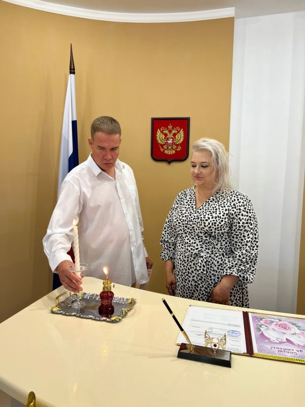 Красноперекопский районный отдел ЗАГС провел торжественную регистрацию сотого брака с начала 2024 года. Красноперекопский районный отдел ЗАГС провел торжественную регистрацию сотого брака с начала 2024 года.