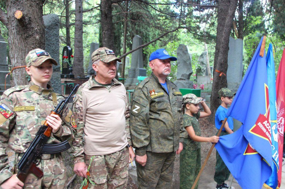 Константин Шимановский: У памятного знака партизанам и подпольщикам на городском кладбище почтили память героев, отдавших свои жизни за мир на родной земле Константин Шимановский: У памятного знака партизанам и подпольщикам на городском кладбище почтили память героев, отдавших свои жизни за мир на родной земле