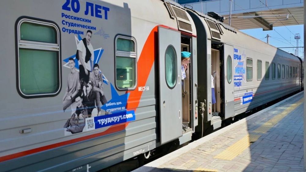 ПОЕЗД ВОЗМОЖНОСТЕЙ. В День молодёжи из Москвы в Симферополь отправился уникальный поезд «Таврия» транспортной компании «Гранд Сервис Экспресс» ПОЕЗД ВОЗМОЖНОСТЕЙ. В День молодёжи из Москвы в Симферополь отправился уникальный поезд «Таврия» транспортной компании «Гранд Сервис Экспресс»