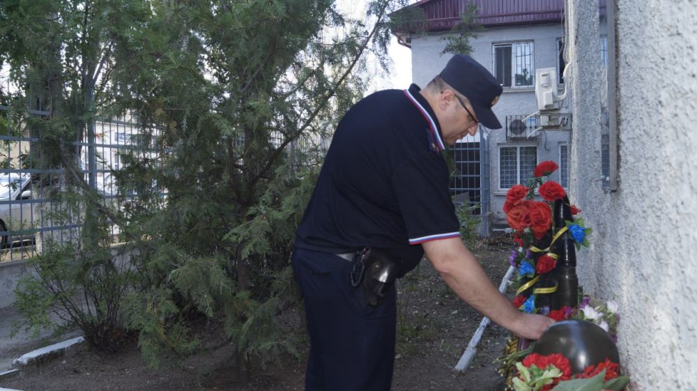 По случаю Дня партизан и подпольщиков в пгт Советском состоялась церемония возложения цветов к мемориальной доске в честь партизан Ичкинского отряда – работников советской милиции и памятному знаку партизанам и подпольщикам Ичкинского района По случаю Дня партизан и подпольщиков в пгт Советском состоялась церемония возложения цветов к мемориальной доске в честь партизан Ичкинского отряда – работников советской милиции и памятному знаку партизанам и подпольщикам Ичкинского района