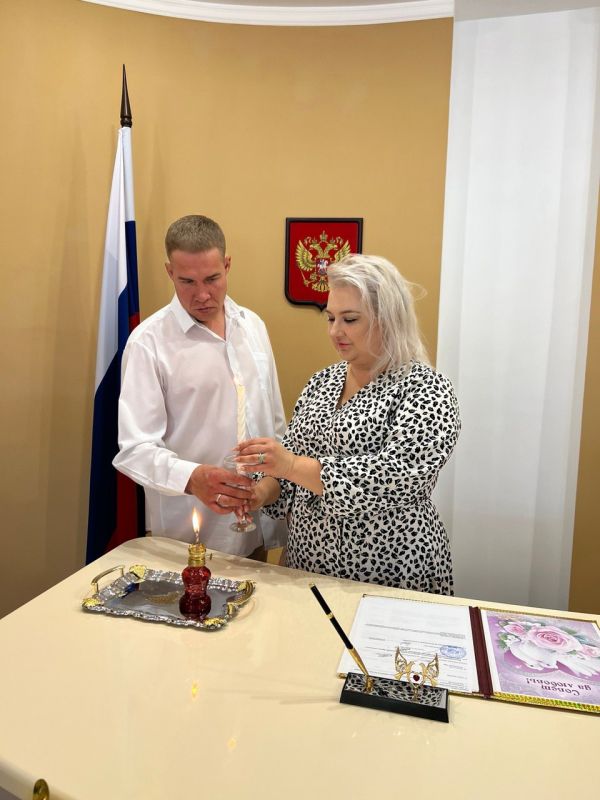 Красноперекопский районный отдел ЗАГС провел торжественную регистрацию сотого брака с начала 2024 года. Красноперекопский районный отдел ЗАГС провел торжественную регистрацию сотого брака с начала 2024 года.